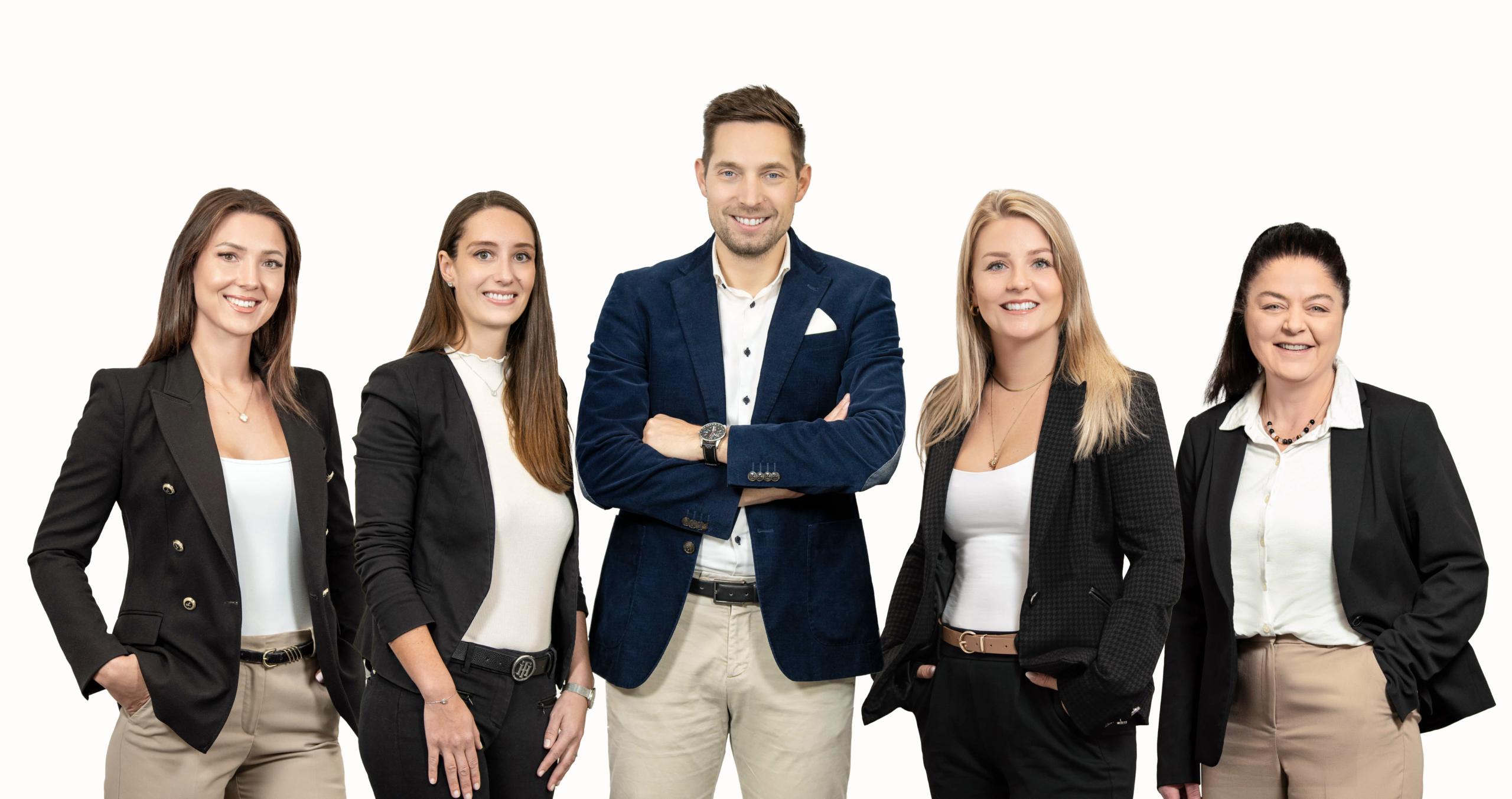 Sven_Ladina_Darina_Sandra_Sarah_F1EEE9_Optimized_1