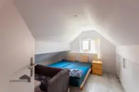 Dachgeschosszimmer mit gemütlicher Dachschräge
