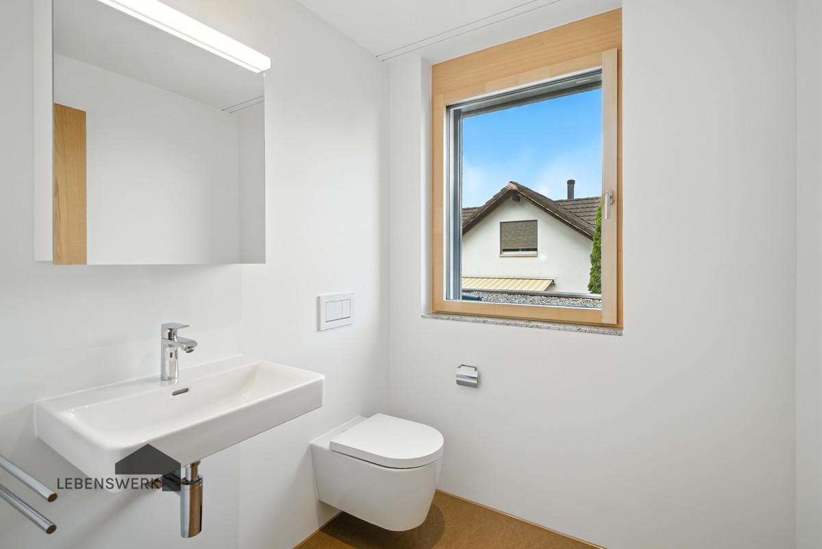Helles Gäste WC mit Lavabo