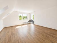 Geräumiges Schlafzimmer mit En Suit Bad