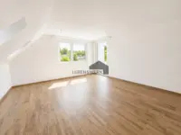 Geräumiges Schlafzimmer mit En Suit Bad