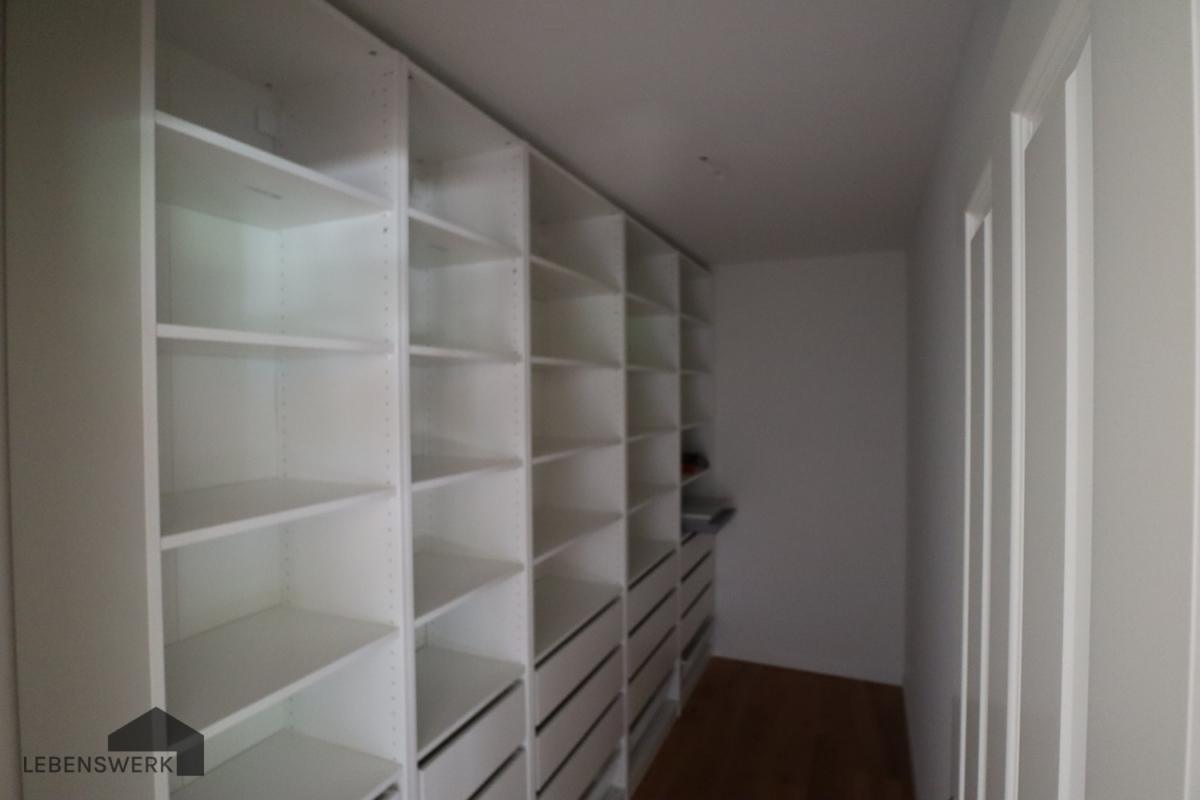 Reduit mit neuen Schränken - Erdgeschoss