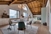 Von der Designküche geht es nahtlos in den stilvollen Essbereich über - ANLEGEN, ANKOMMEN UND BLEIBEN. Exklusive Loftwohnung im Kornhaus – Romanshorn TG