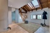 Masterbedroom mit Einbauschränken - ANLEGEN, ANKOMMEN UND BLEIBEN. Exklusive Loftwohnung im Kornhaus – Romanshorn TG