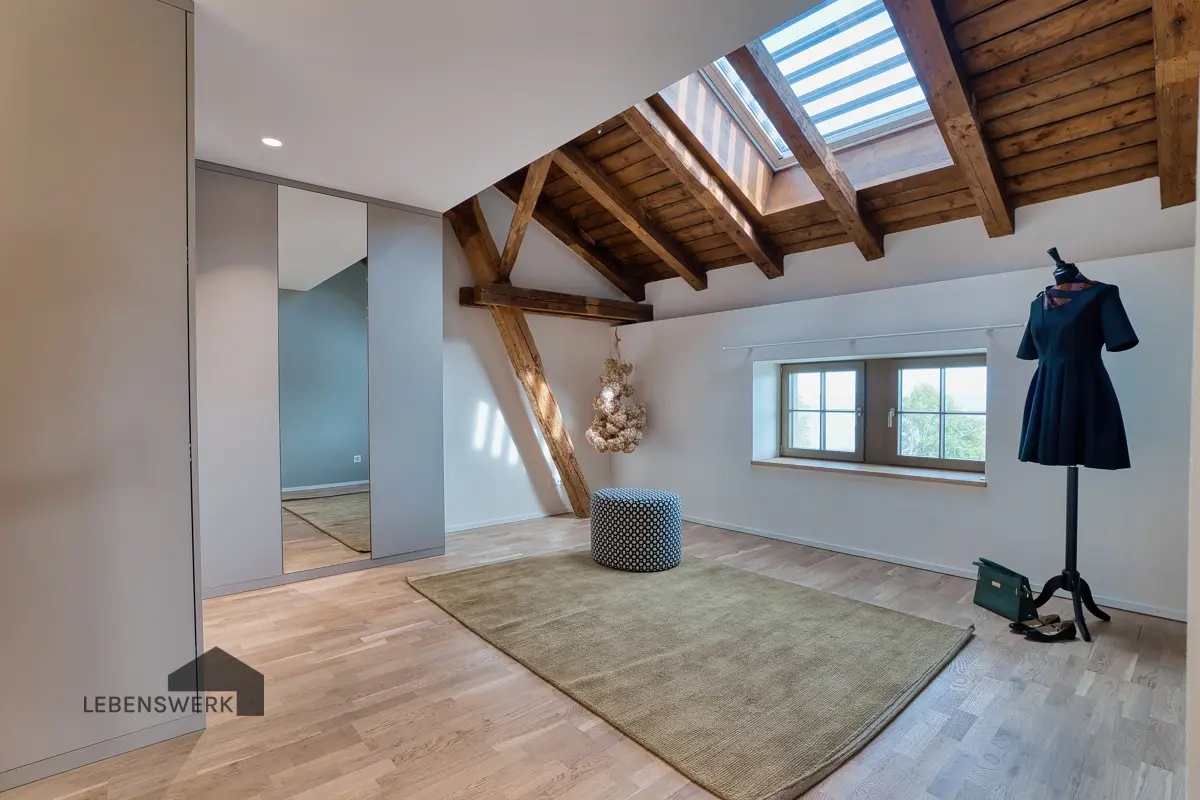 Masterbedroom mit Einbauschränken