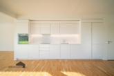 Küche mit klarer Linie. Reduziert, hochwertig und funktional - Modernes Wohnen auf dem Land – stilvoll, lichtdurchflutet, naturnah, Birwinken TG