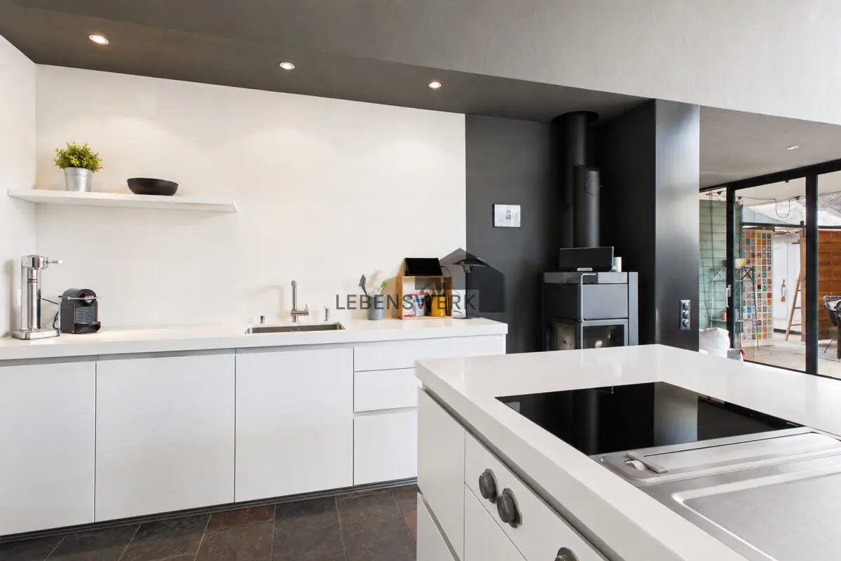 Zusätzliche Arbeitsfläche sorgt für viel Platz beim Kochen und Vorbereiten.