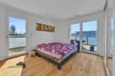 Schlafzimmer mit Zugang zur Terrasse - Ein Wohntraum in Seenähe – modern, hell und mit viel Freiraum, Egnach TG