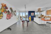 Offene, moderne Küche mit angrenzendem Essbereich - Ein Wohntraum in Seenähe – modern, hell und mit viel Freiraum, Egnach TG