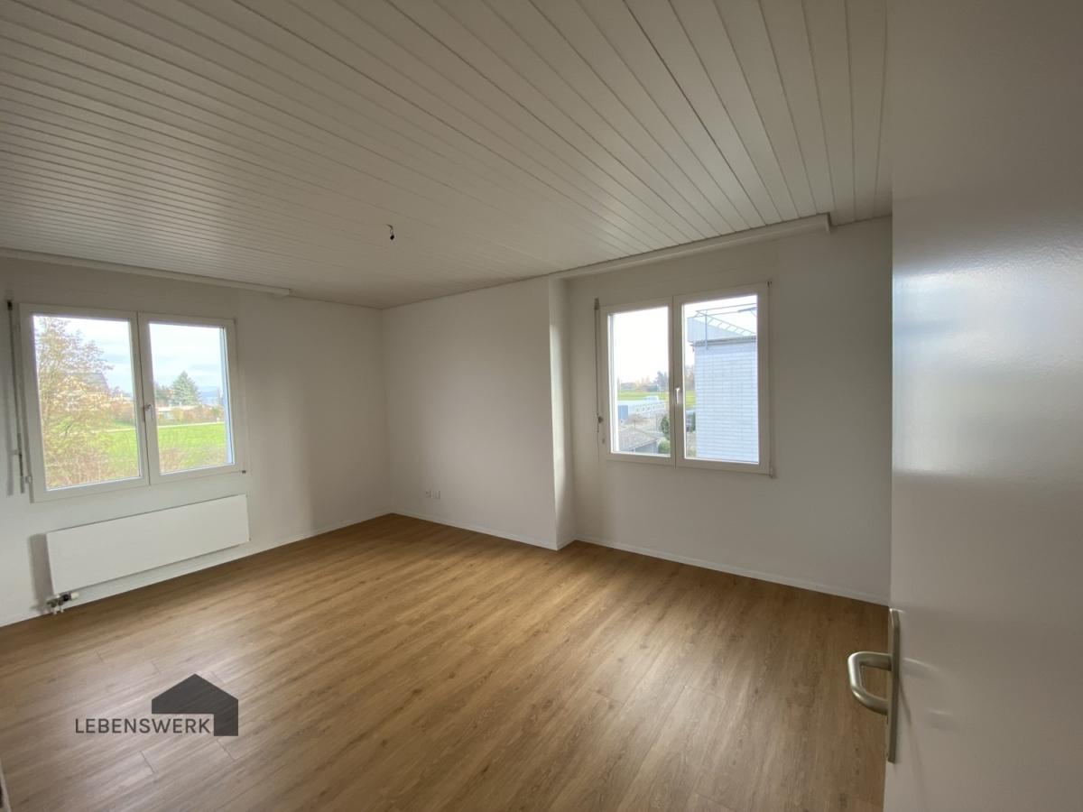 Geräumiges Hauptschlafzimmer