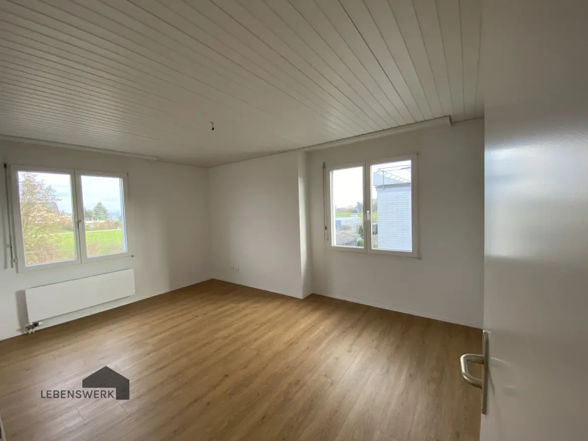 Geräumiges Hauptschlafzimmer
