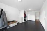 Grosszügiges Entrée mit Tageslicht und direkten Garagenzugang - RESERVIERT: Maisonette-Wohnung im nachhaltigen Holzbau an ruhiger Lage