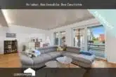 Helles Wohnzimmer mit direktem Balkonzugang - RESERVIERT: Maisonette-Wohnung im nachhaltigen Holzbau an ruhiger Lage