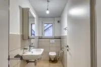 Gäste WC im Erdgeschoss mit Tageslicht