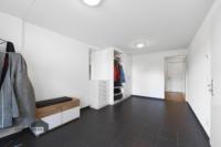 Grosszügiges Entrée mit Tageslicht und direktem Garagenzugang