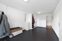 Grosszügiges Entrée mit Tageslicht und direktem Garagenzugang