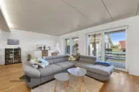 Wohnzimmer mit direkten Balkonzugang