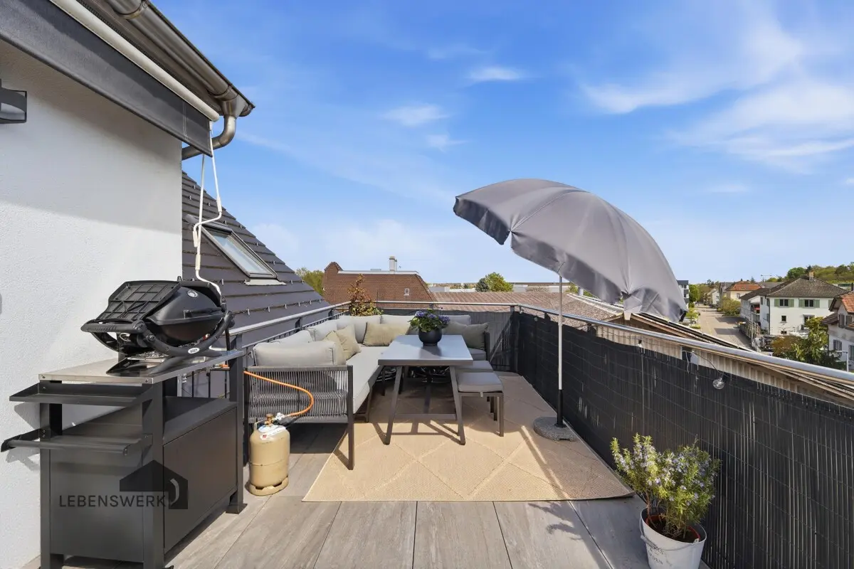 Südterrasse mit Sonnenmarkise