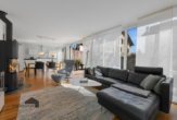 Das moderne Cheminée sorgt für viel Wärme und gute Atmosphäre - Moderne trifft klassischen Stil – Zweifamilienhaus für vielseitige Nutzung (Wohnen/Gewerbe)