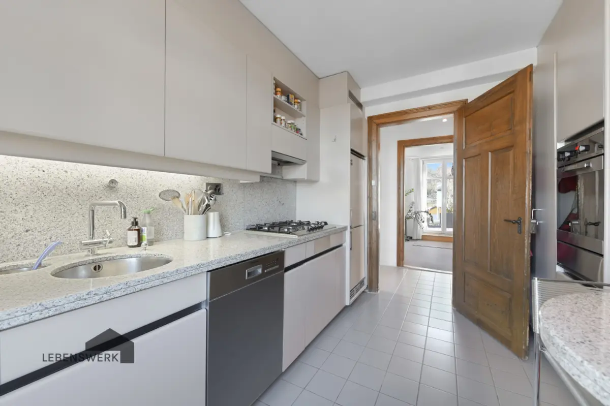 Einbauküche der Maisonette-Wohnung