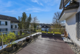 ... mit freier Sicht - Moderne trifft klassischen Stil – Zweifamilienhaus für vielseitige Nutzung (Wohnen/Gewerbe)