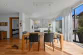 Viel Tageslicht und Platz - Moderne trifft klassischen Stil – Zweifamilienhaus für vielseitige Nutzung (Wohnen/Gewerbe)
