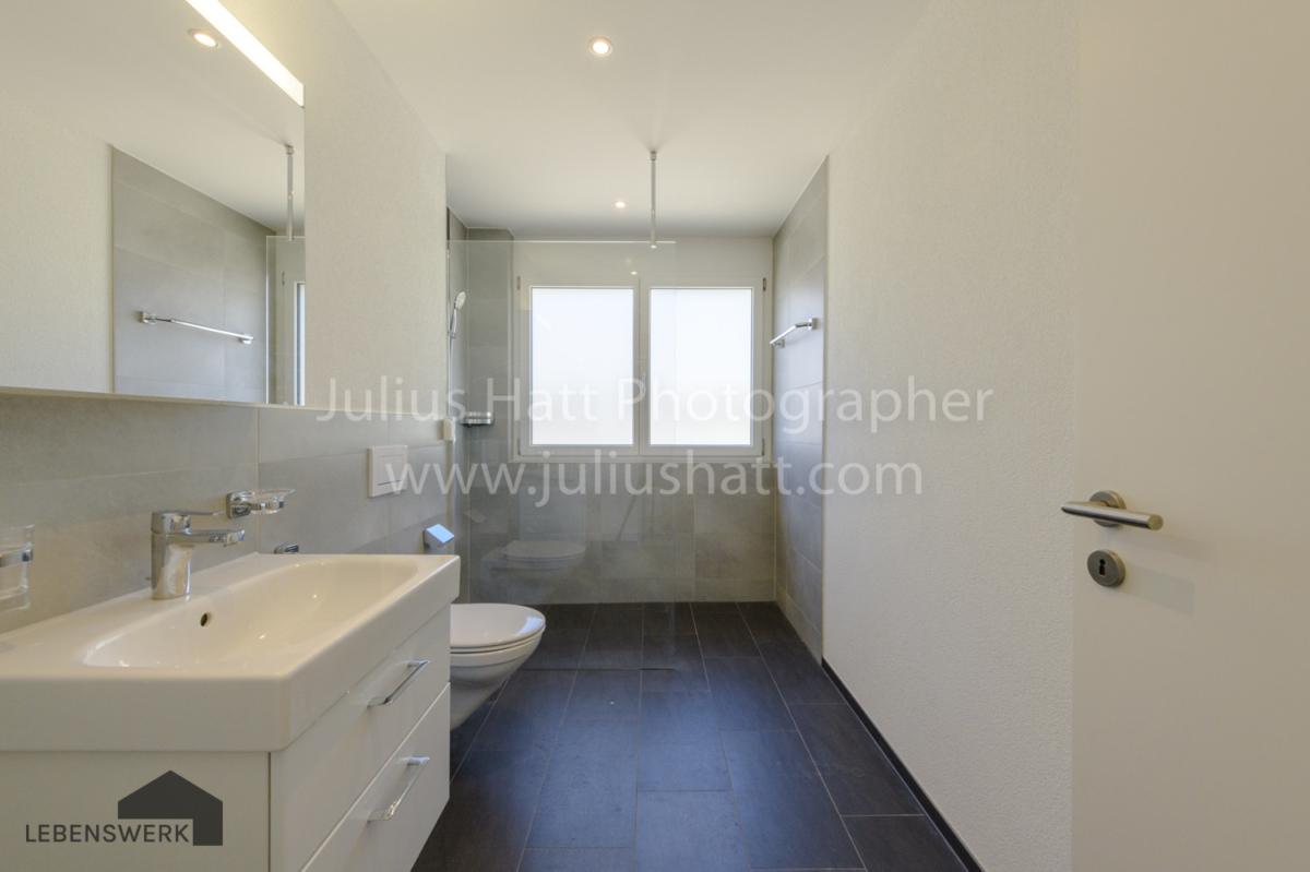 Helles Badezimmer