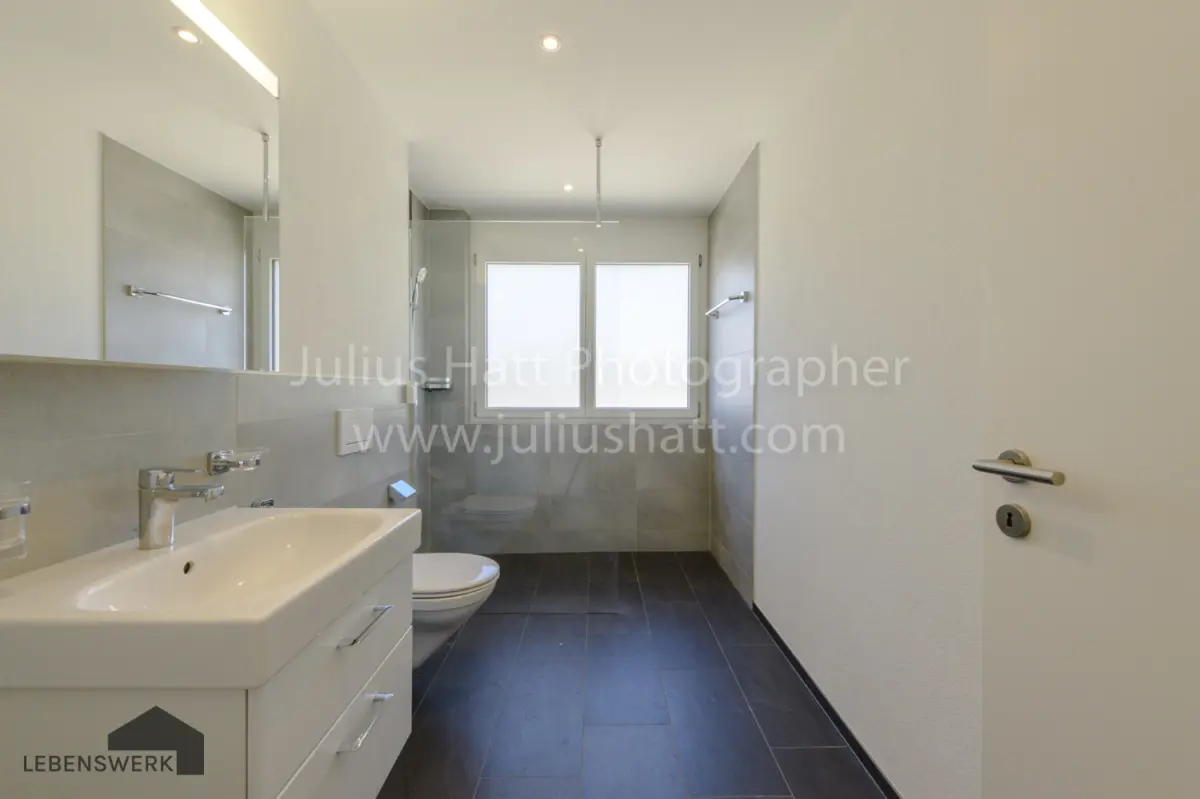 Helles Badezimmer