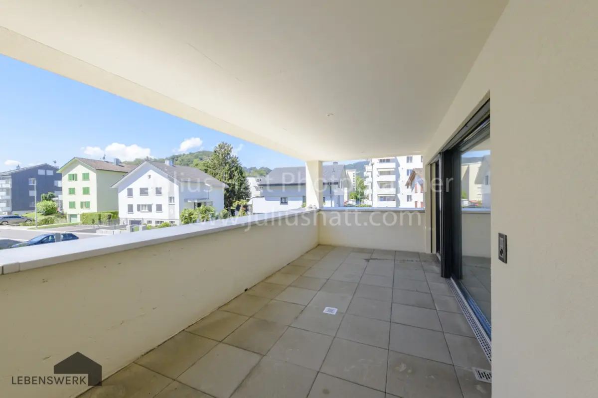 Grosser bedeckter Balkon