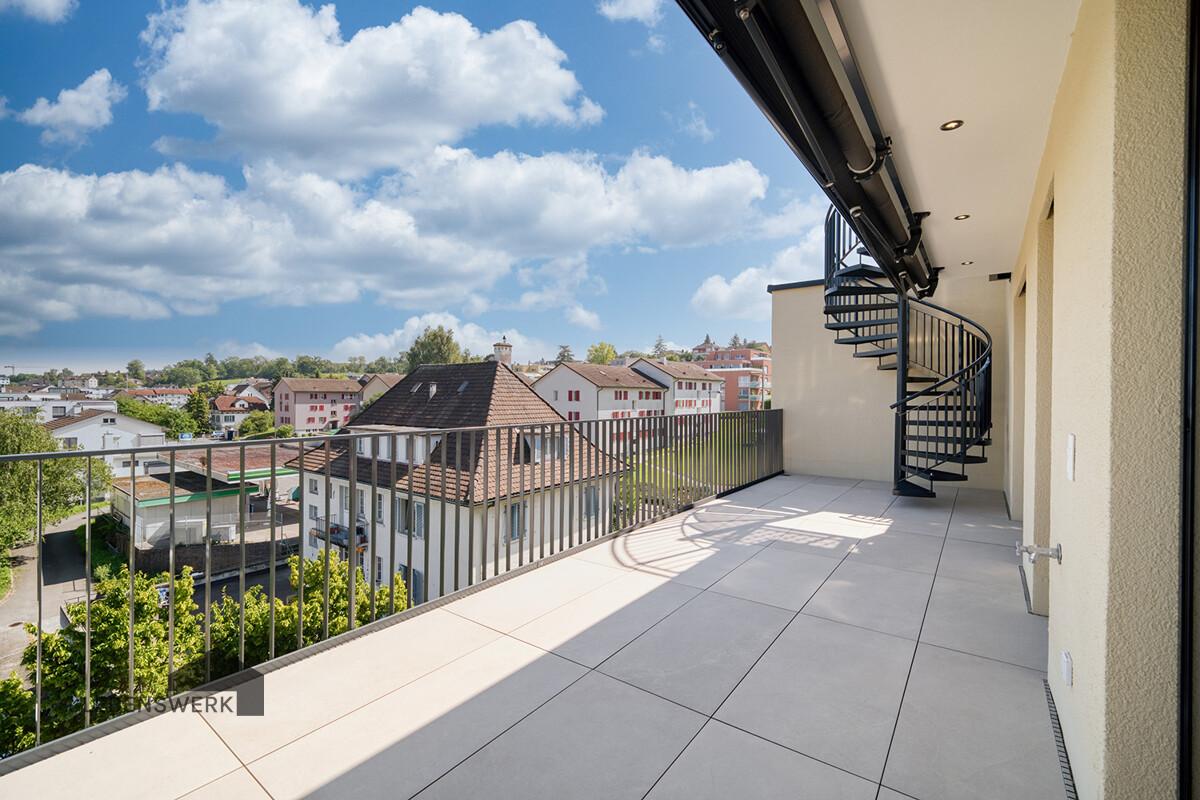 Über die elegante Wendeltreppe erreichen Sie Ihre private Dachterrasse
