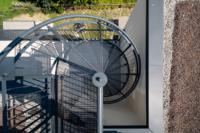 Elegante Wendeltreppe zur Dachterrasse