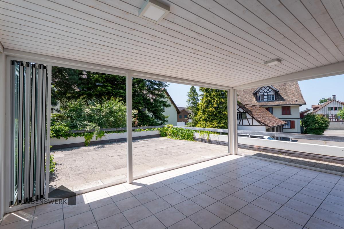 Offener Wintergarten mit Zugang zur Südterrasse