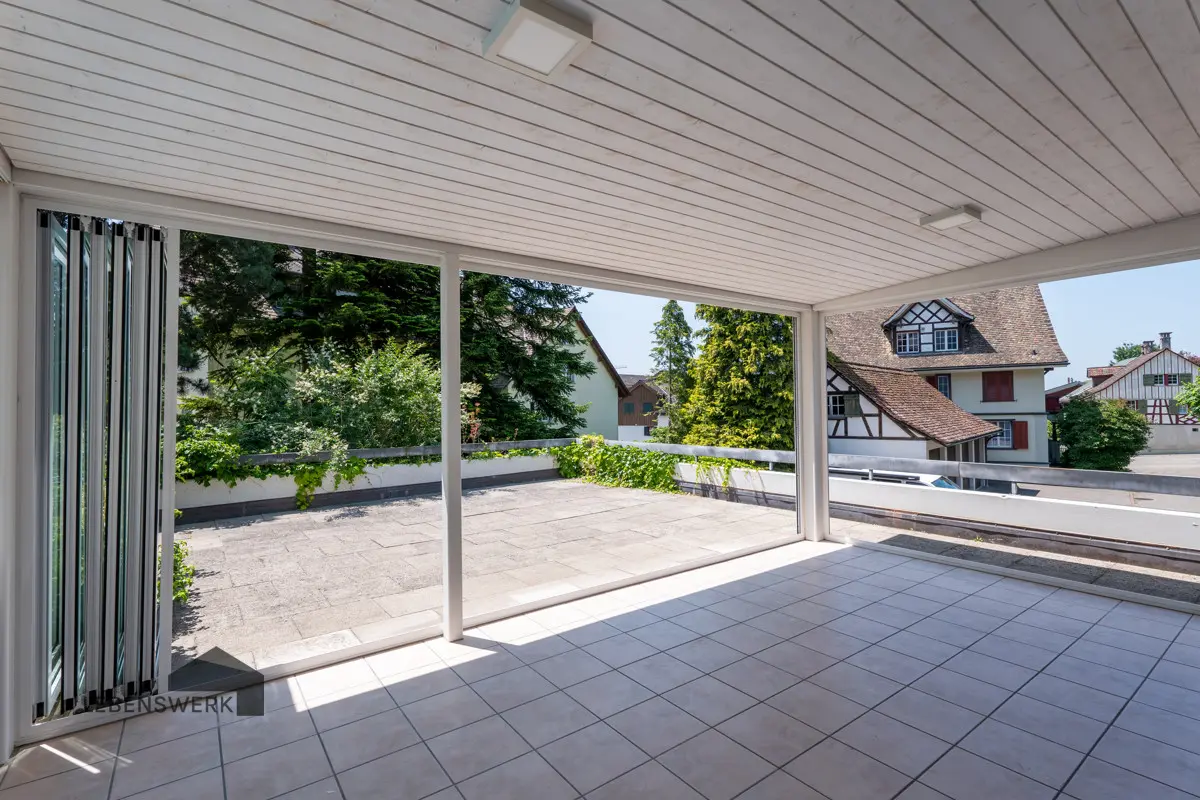 Offener Wintergarten mit Zugang zur Südterrasse