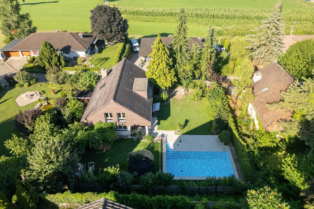 Landleben deluxe. Wohnen im Grünen und privates Gartenparadies mit Pool