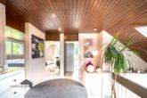 Lichtdurchflutet und mit einem Hauch Retro-Chic präsentiert sich das Obergeschoss - NaTHÜRlich Buhwil (TG) – ein Zuhause mit Charakter