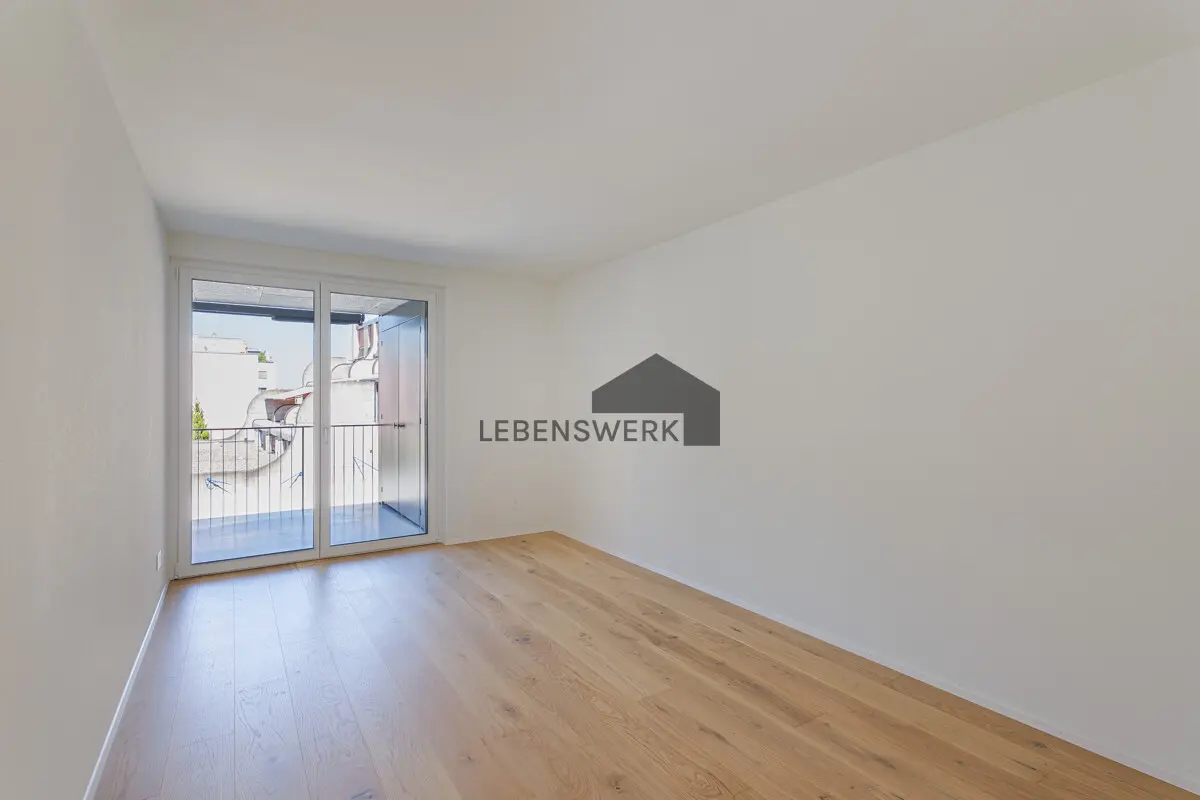 Helles Schlafzimmer 1 mit direktem Balkonzugang – ein stilvoller Rückzugsort zum Wohlfühlen.