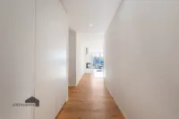 Geräumiges Entrée mit Einbauschrank