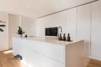 Küchendesign mit elektr. Schubladen