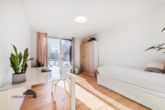 Schlaf-und Arbeitszimmer mit direkten Zugang auf die Südterrasse - Rivage: Exklusive 4.5 Zimmer-Attikawohnung – Bottighofen TG
