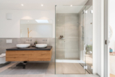 Helles Badezimmer en Suite - Rivage: Exklusive 4.5 Zimmer-Attikawohnung – Bottighofen TG