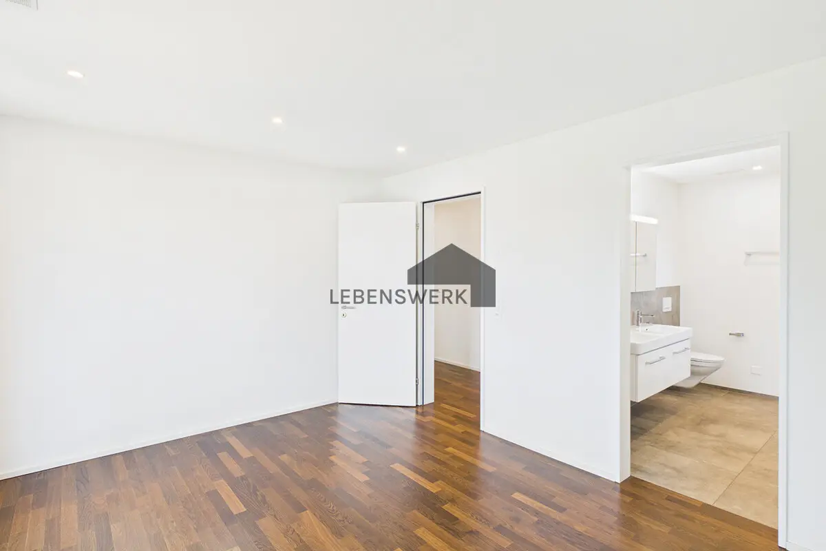 Elternschlafzimmer mit Bad ensuite
