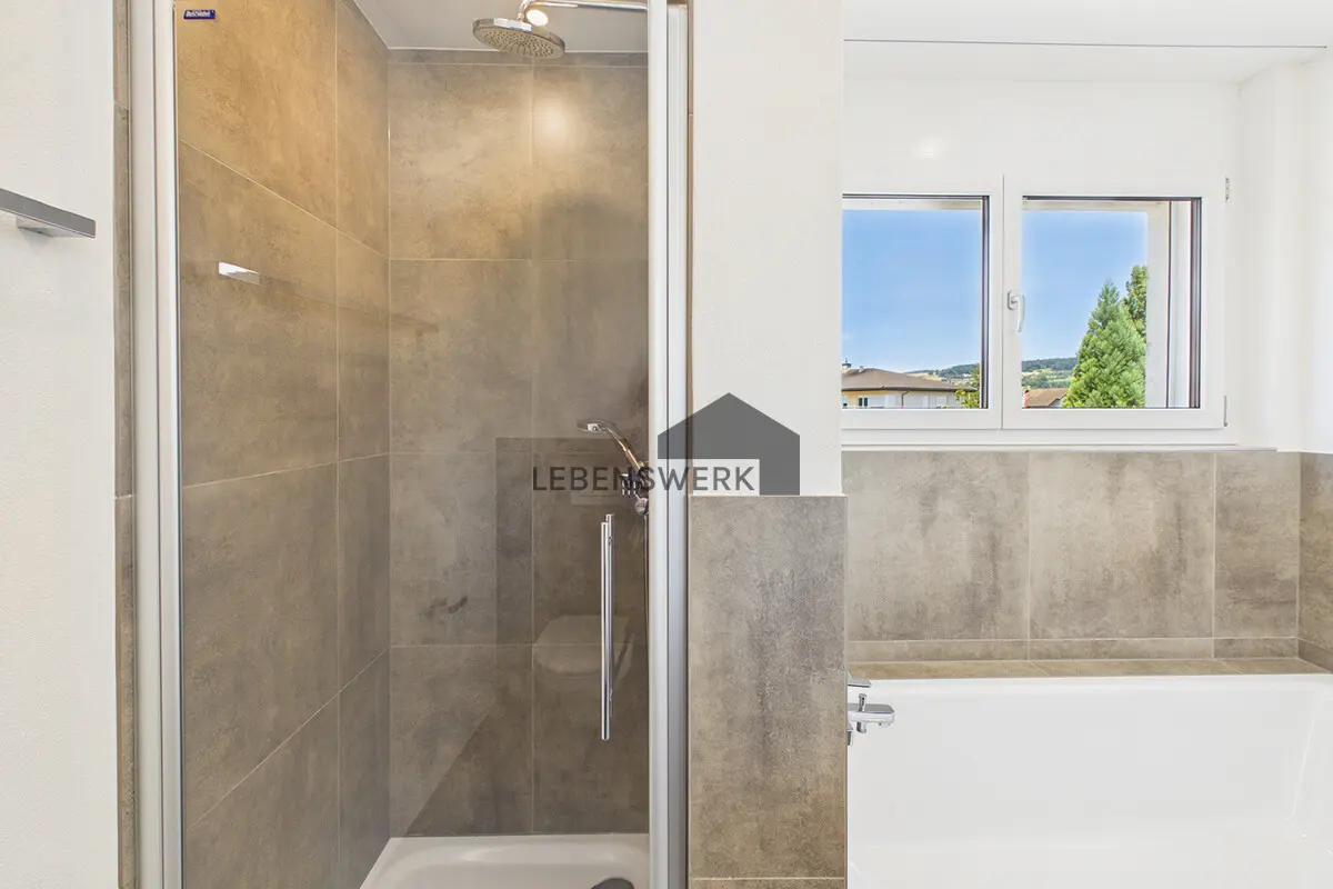 Begehbare Dusche mit Regendusche