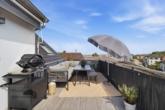 Südterrasse mit Sonnenmarkise - Grosszügige Dachmaisonette mit modernem Wohnkomfort und Weitblick, Tägerwilen TG