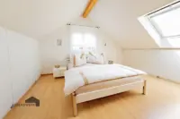 Charmantes Hauptschlafzimmer