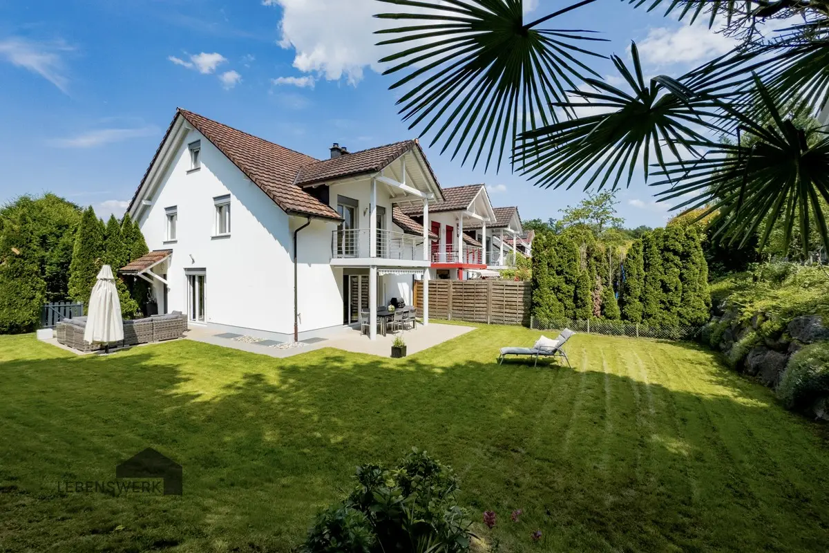 Schöner gepflegter Garten