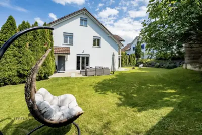 Familienfreundliches Eckhaus mit schönem Garten, Kreuzlingen TG, 8280 Kreuzlingen, Einfamilienhaus