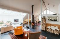 Das Herzstück der Wohnung, das elegante und lichtdurchflutete Wohnzimmer