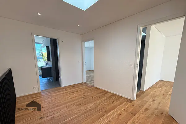 Helles Obergeschoss mit elegantem Eichenboden und viel Platz