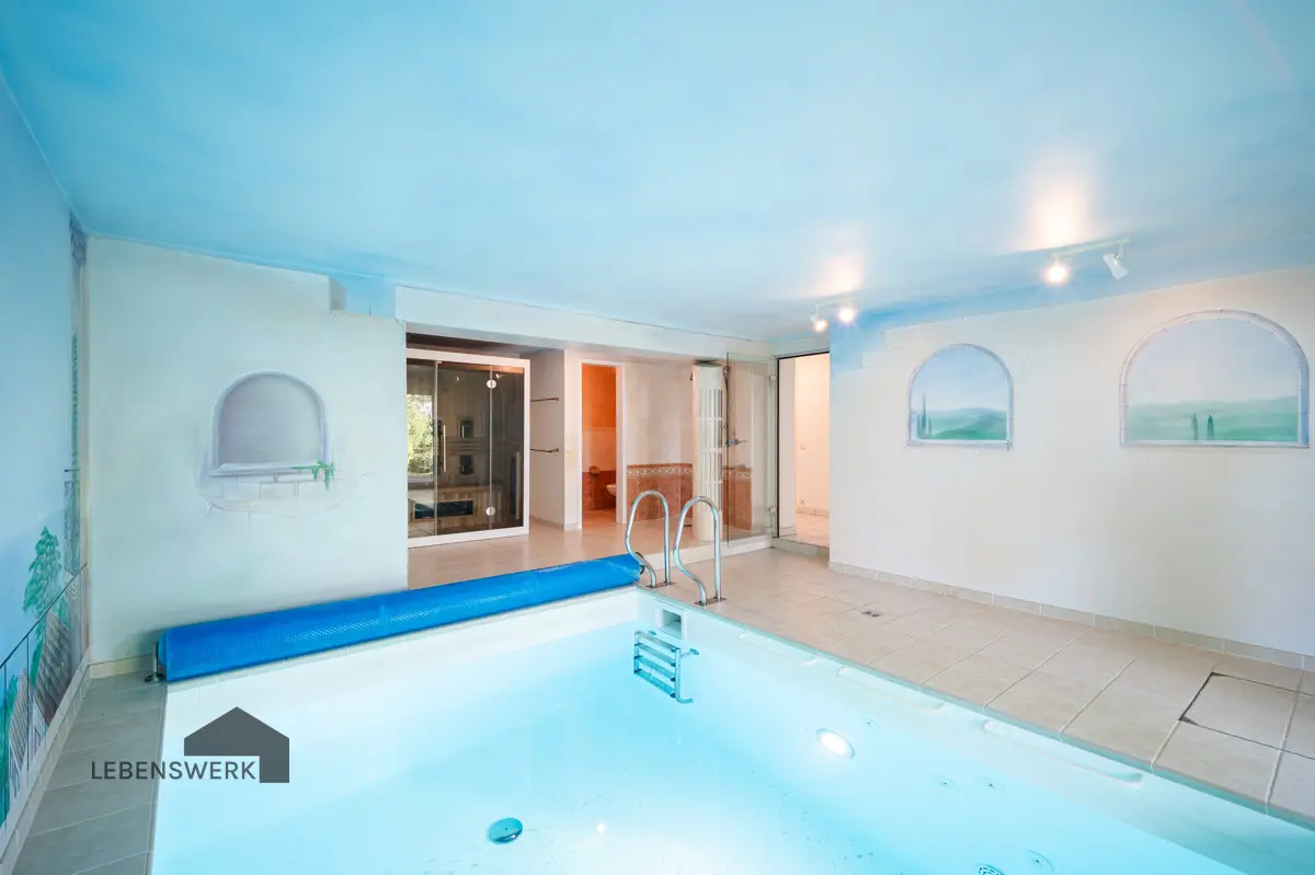 Sauna, Pool, WC, Dusche im UG