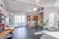 Dachzimmer mit Zugang zur Dachterrasse und privatem Badezimmer
